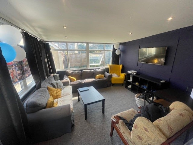 Flat Dennistead Crescent in Leeds