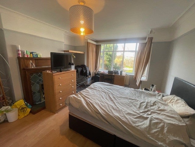 Flat Dennistead Crescent in Leeds