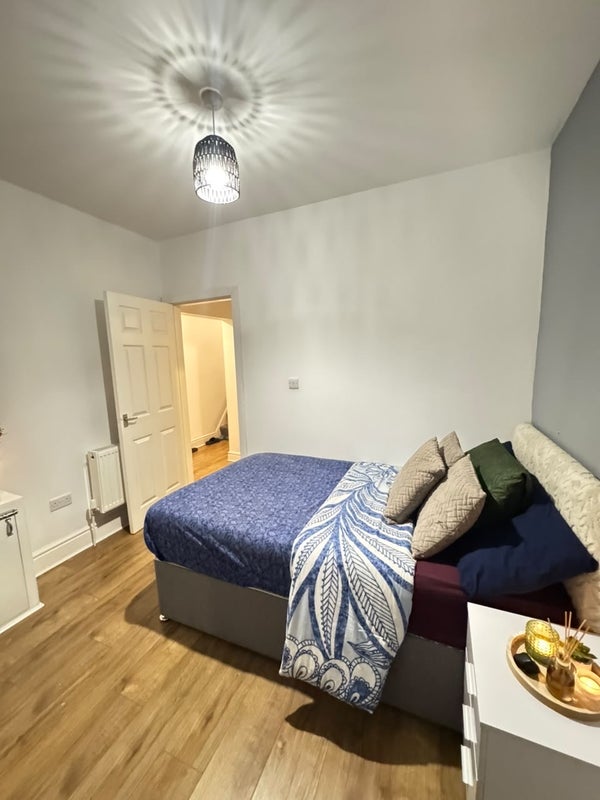 Room Silverdale Avenue in Liverpool