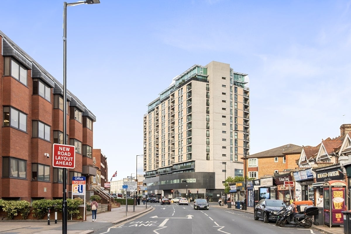 Flat Nether Street in Greater London