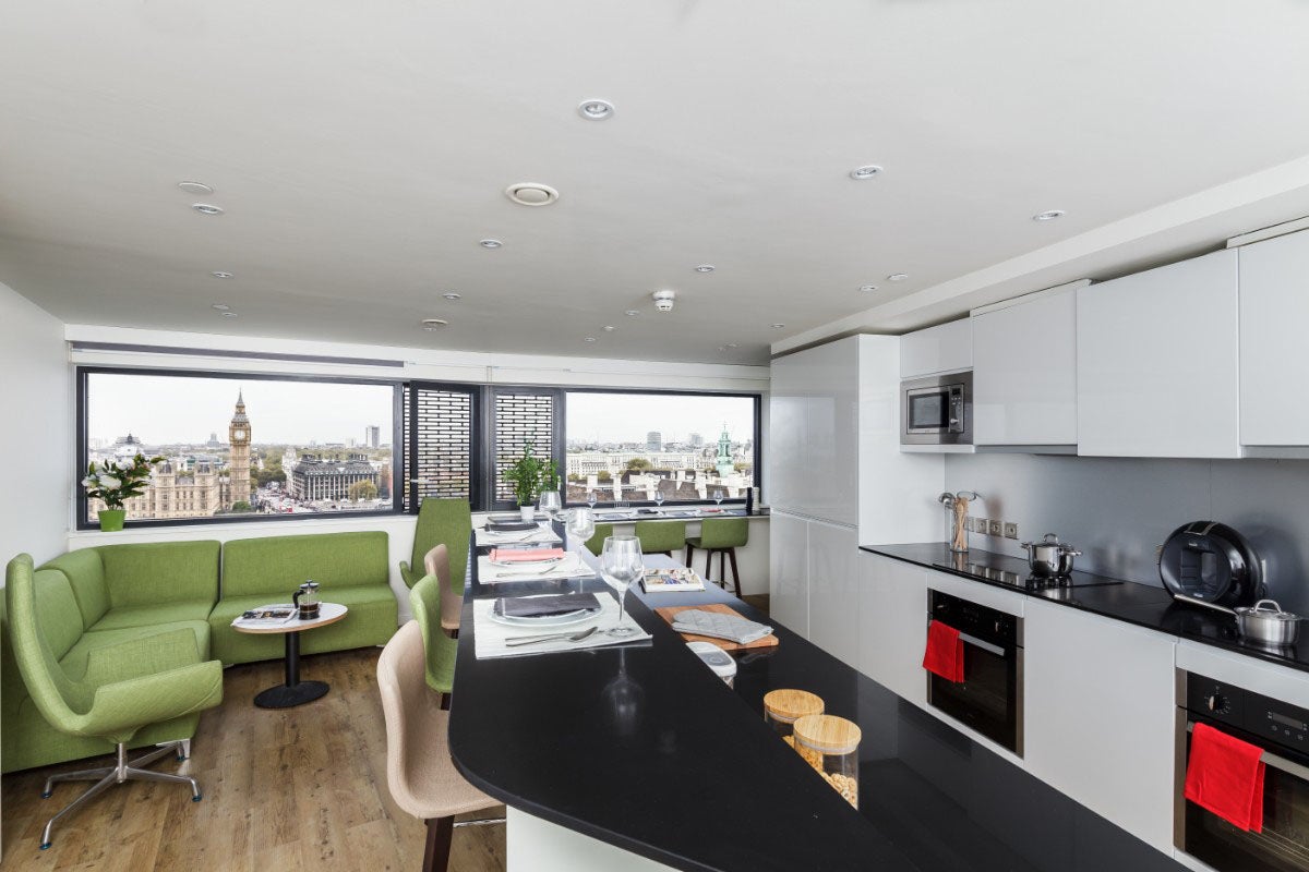 Room Westminster Bridge Road in Greater London