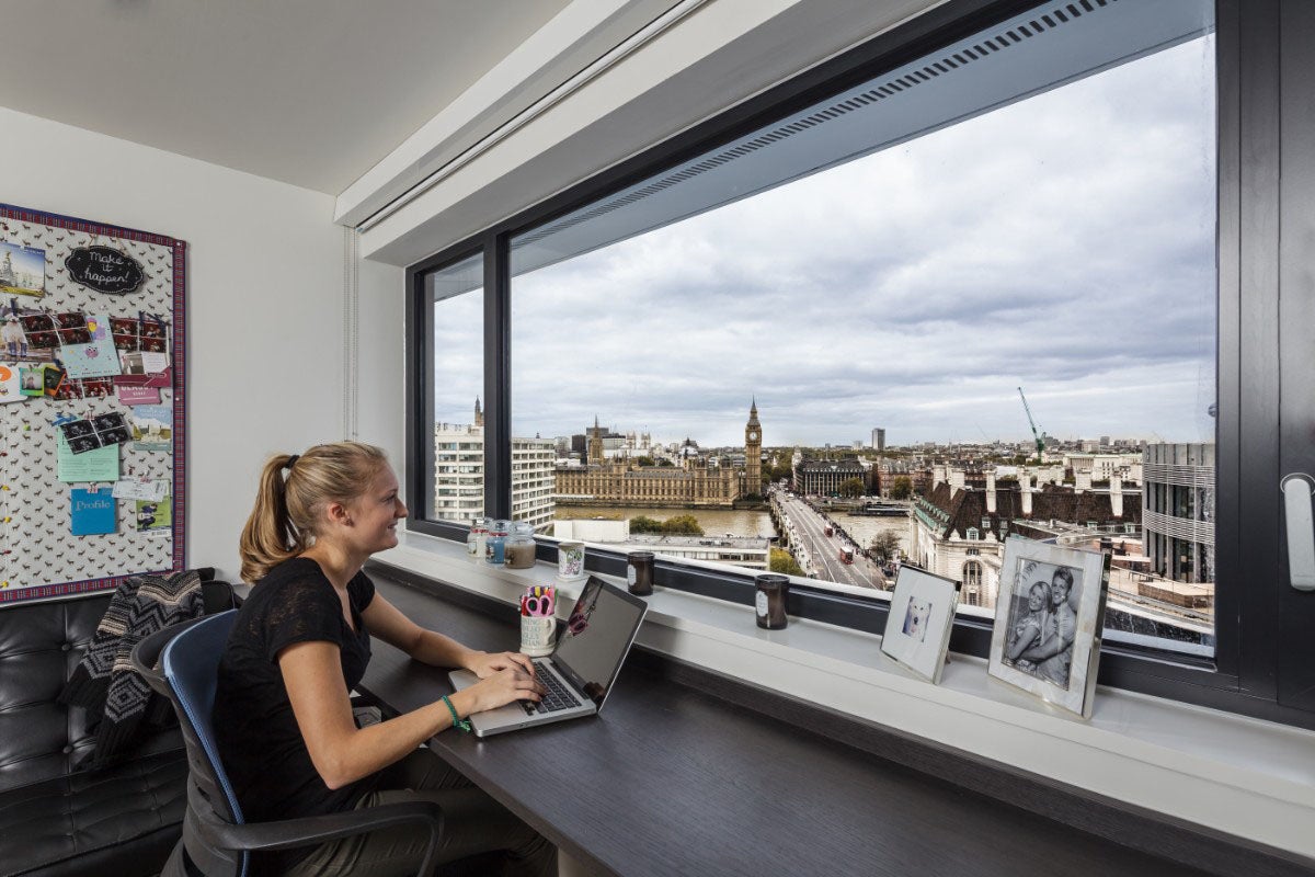 Room Westminster Bridge Road in Greater London