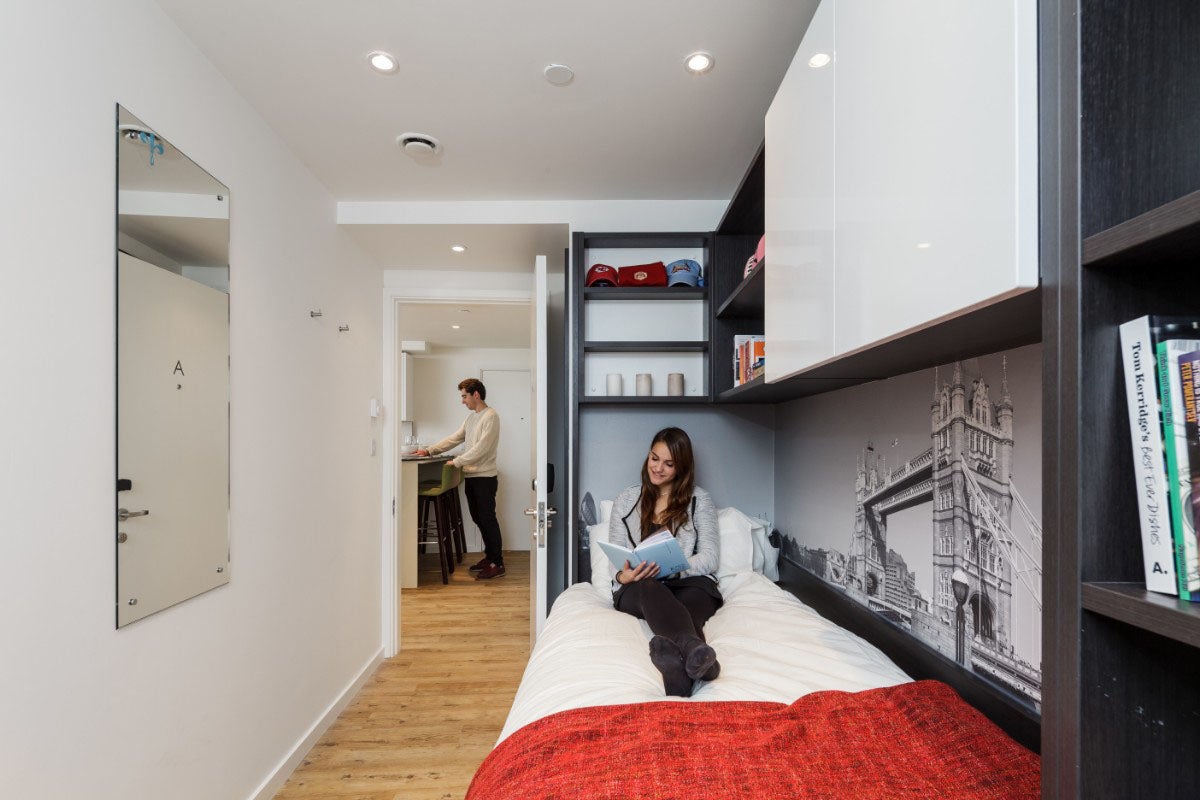 Room Westminster Bridge Road in Greater London