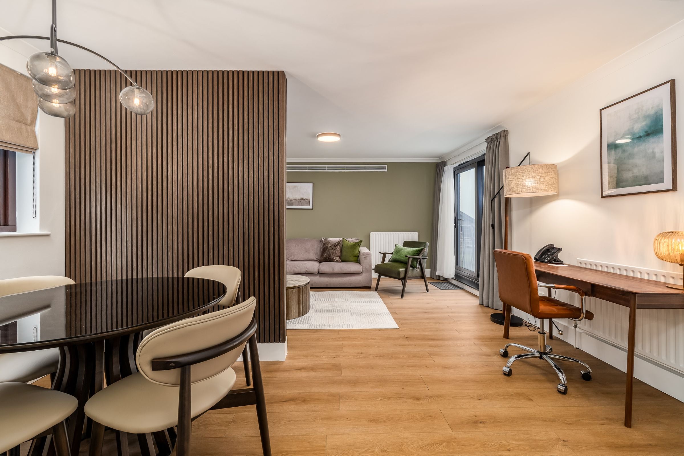 Flat Kensington High Street in Greater London