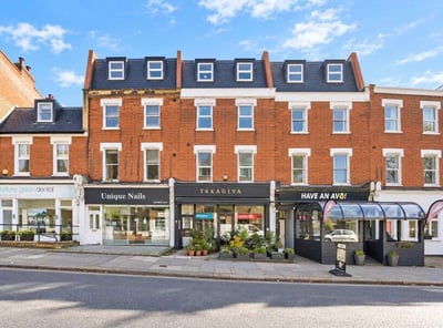 Flat Fortune Green Road in Greater London