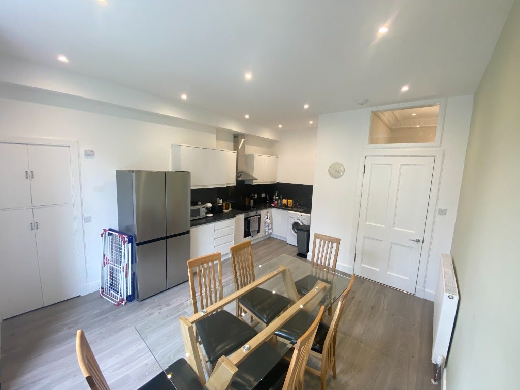 Flat Gladstone Terrace in City of Edinburgh
