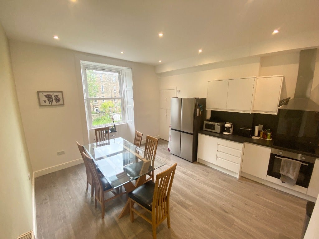 Flat Gladstone Terrace in City of Edinburgh