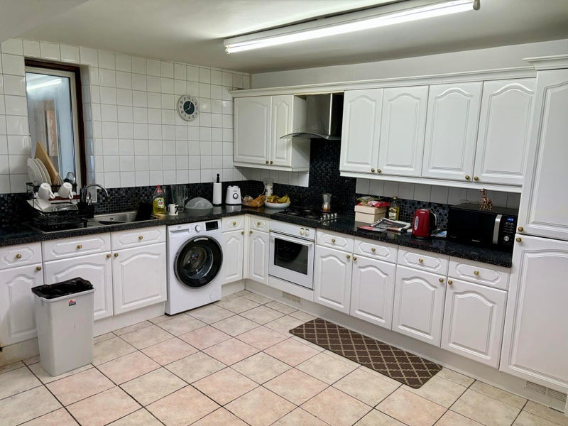 Room Outram Road in Greater London