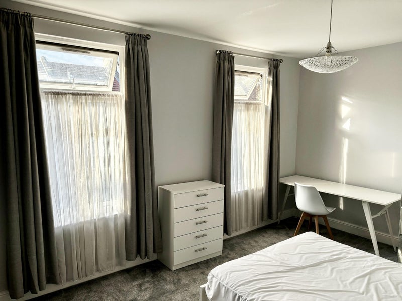 Room Outram Road in Greater London