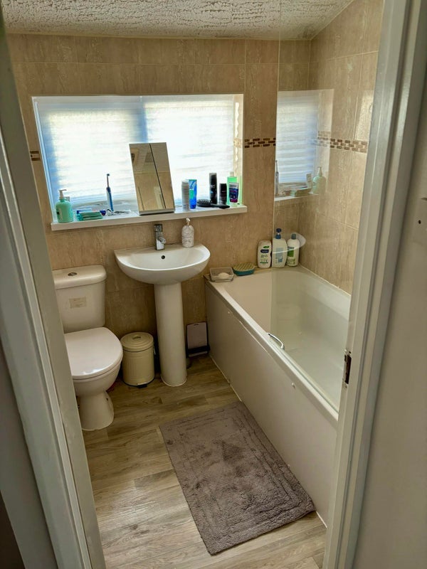 Room Outram Road in Greater London
