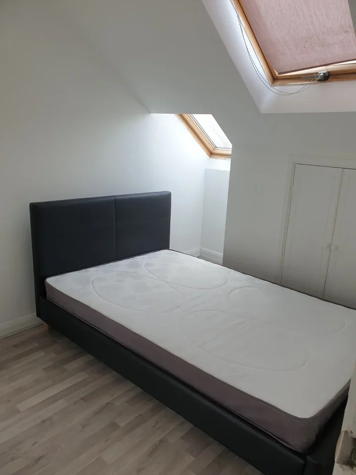 Flat Gallosson Road in Greater London