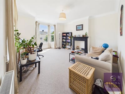 Flat Beaconsfield Road in Greater London