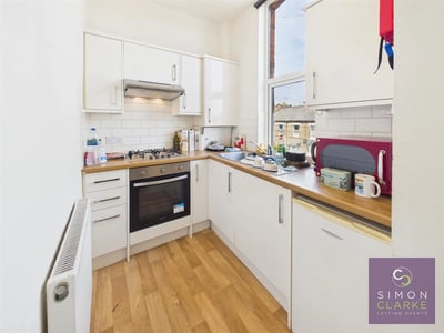 Flat Beaconsfield Road in Greater London