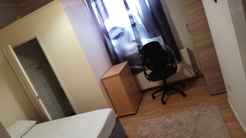Room Earlham Grove in Greater London