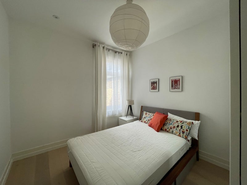 Room Queens Road in Greater London