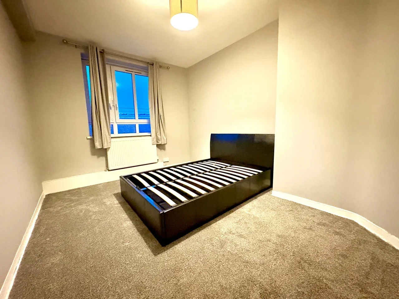 Flat Sherbrooke Road in Greater London