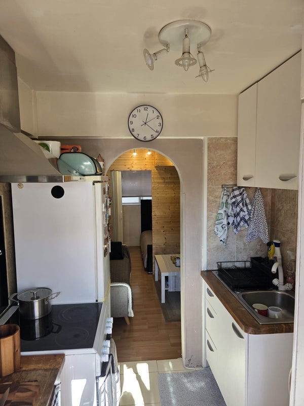 Flat Brangwyn Crescent in Greater London