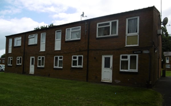 Flat Hailes Park Close in Wolverhampton