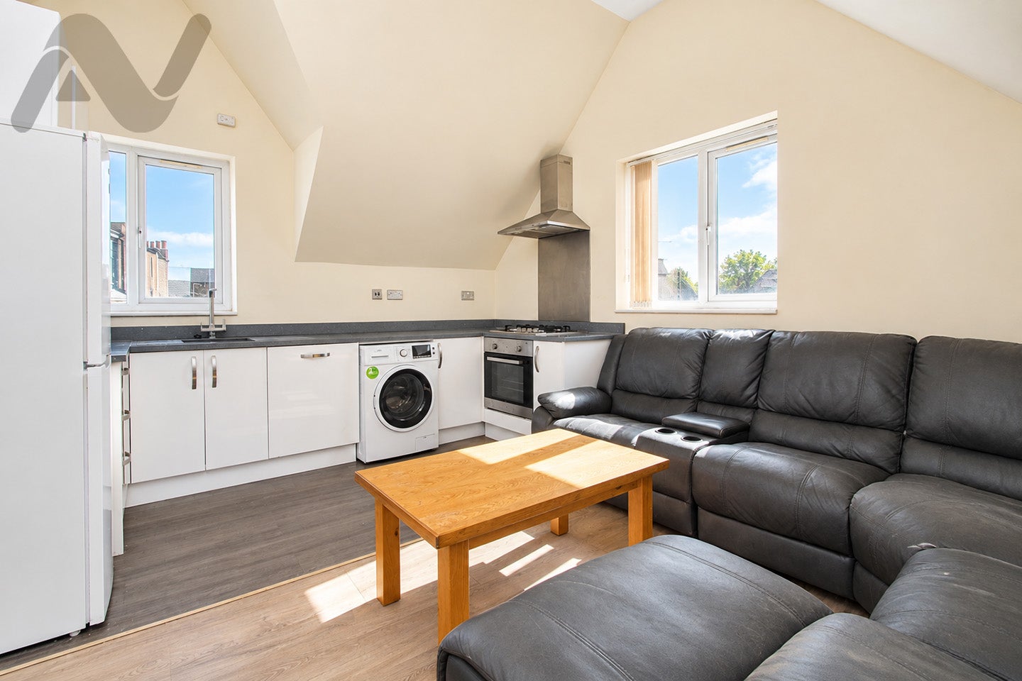 Flat Blackstock Road in Greater London
