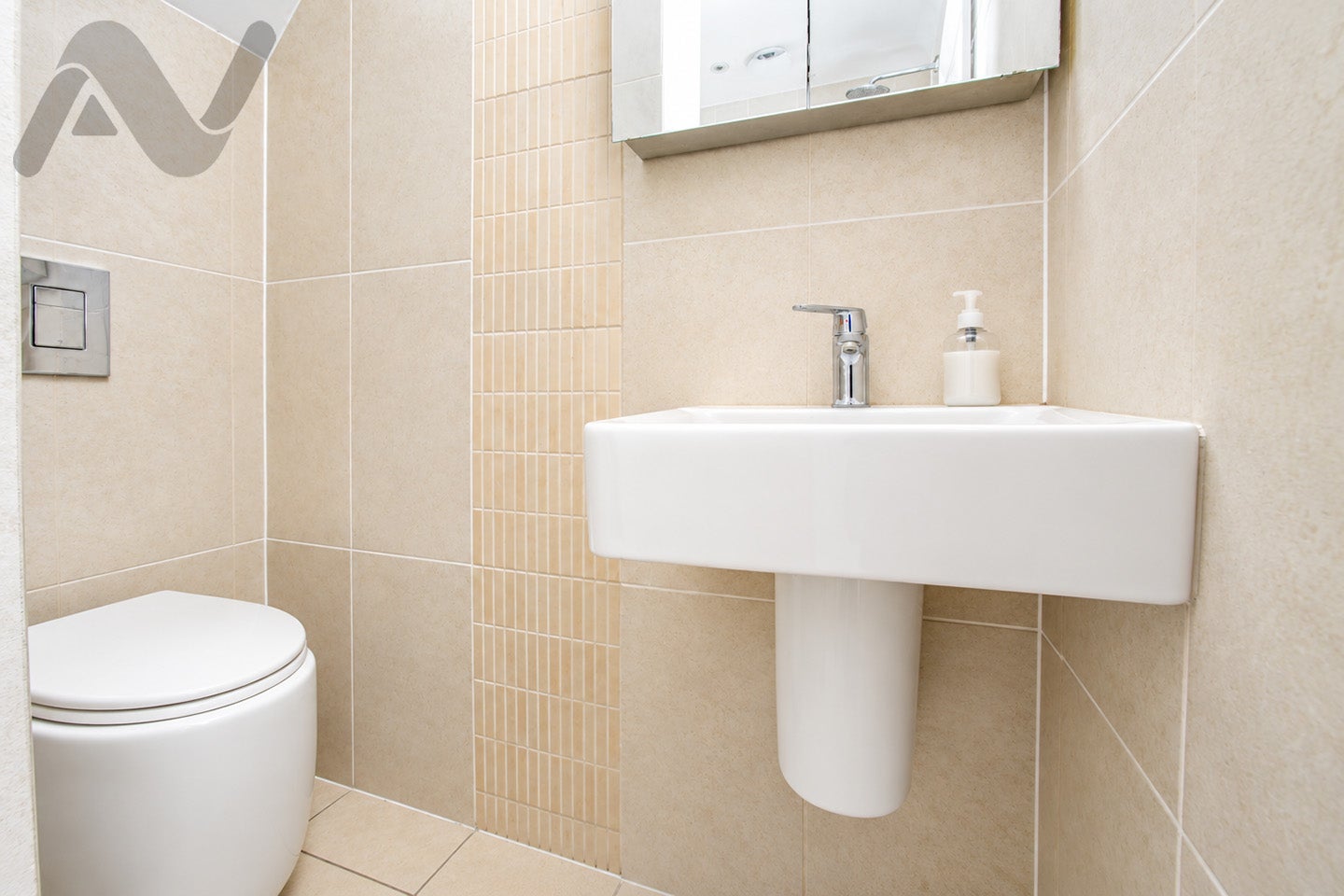 Flat Blackstock Road in Greater London