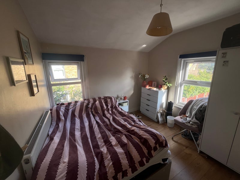 Room Longley Road in Greater London