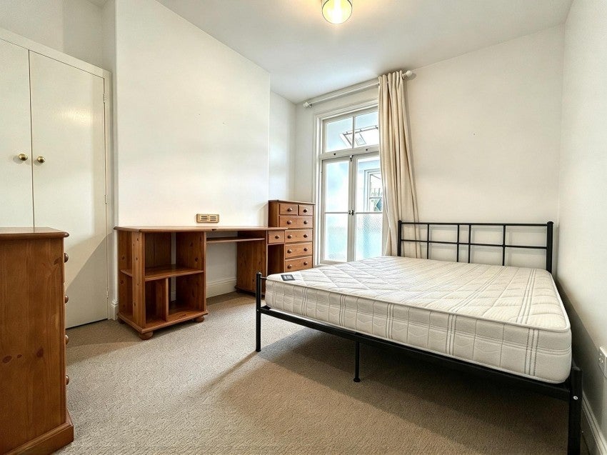 Room Pinhoe Road in Exeter