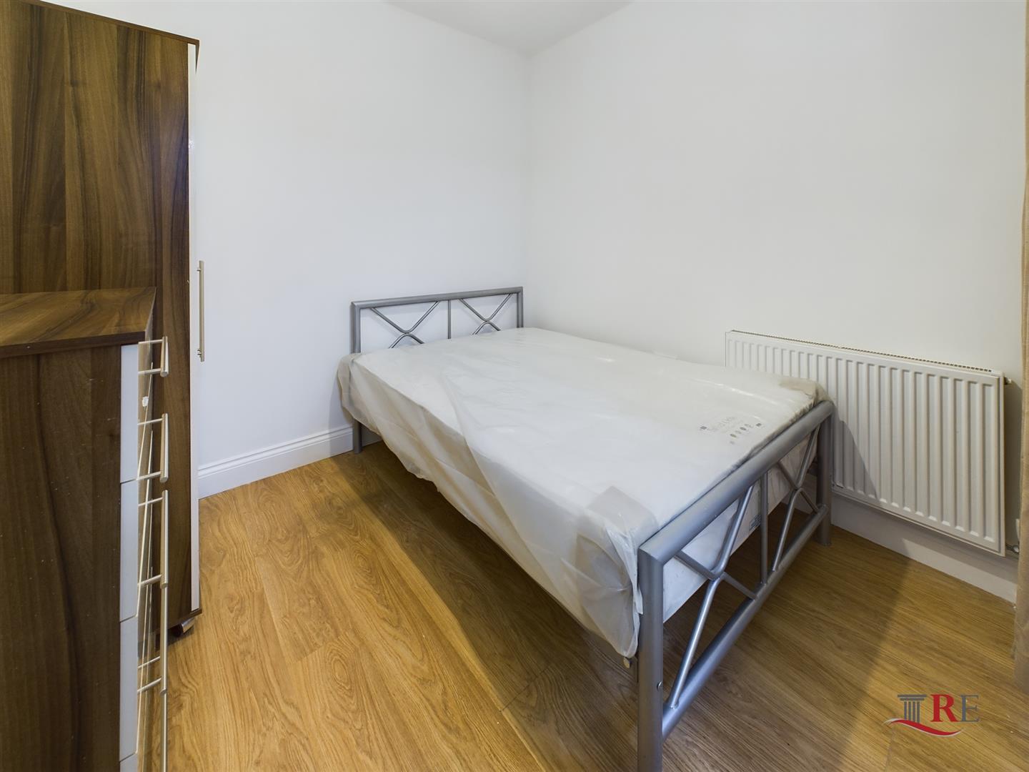 Room Denzil Road in Greater London