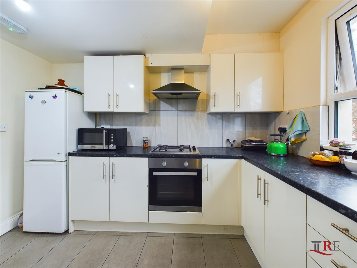 Room Denzil Road in Greater London