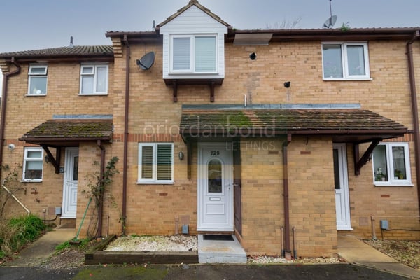 House Woodpecker Way in Northampton