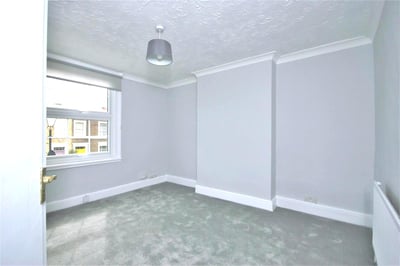Flat Claylands Road in Greater London