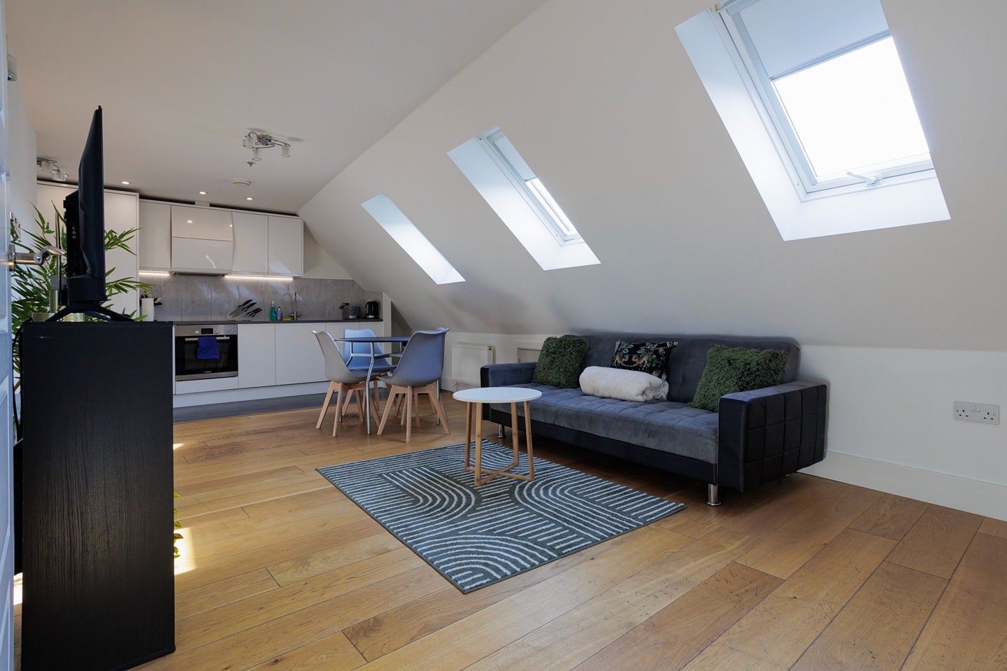 Flat Fife Road in Greater London