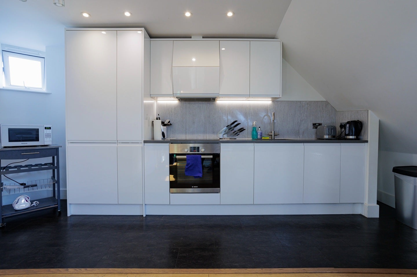 Flat Fife Road in Greater London