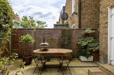 House Davis Road in Greater London