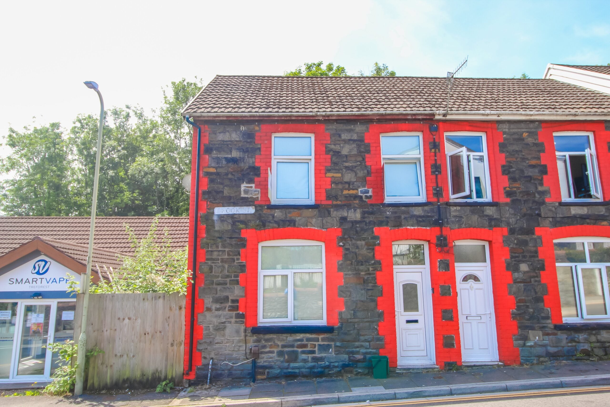 Room Brook Street in Pontypridd
