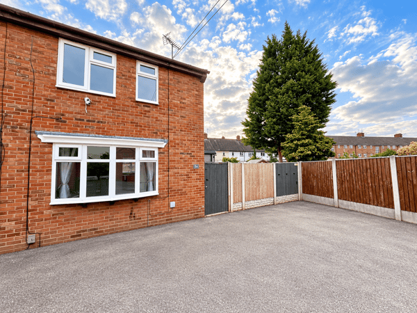 Flat Hinton Close in Stafford