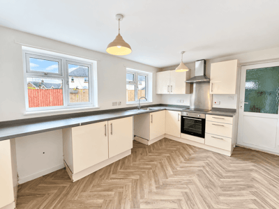 Flat Hinton Close in Stafford