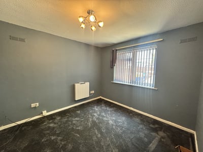 Flat Holly Court in Mansfield Woodhouse