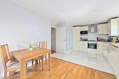Flat Somerset Road in Rushmoor