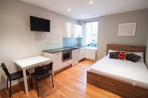 Flat West End Lane in Greater London