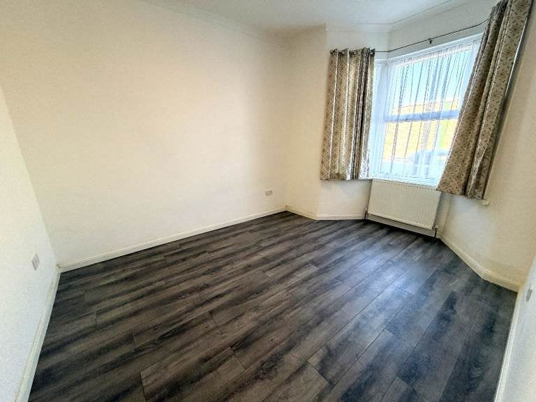 Room Eastern Avenue in Greater London