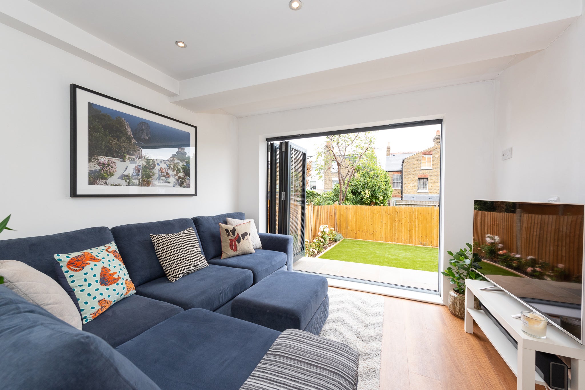 Flat Thurlestone Road in Greater London