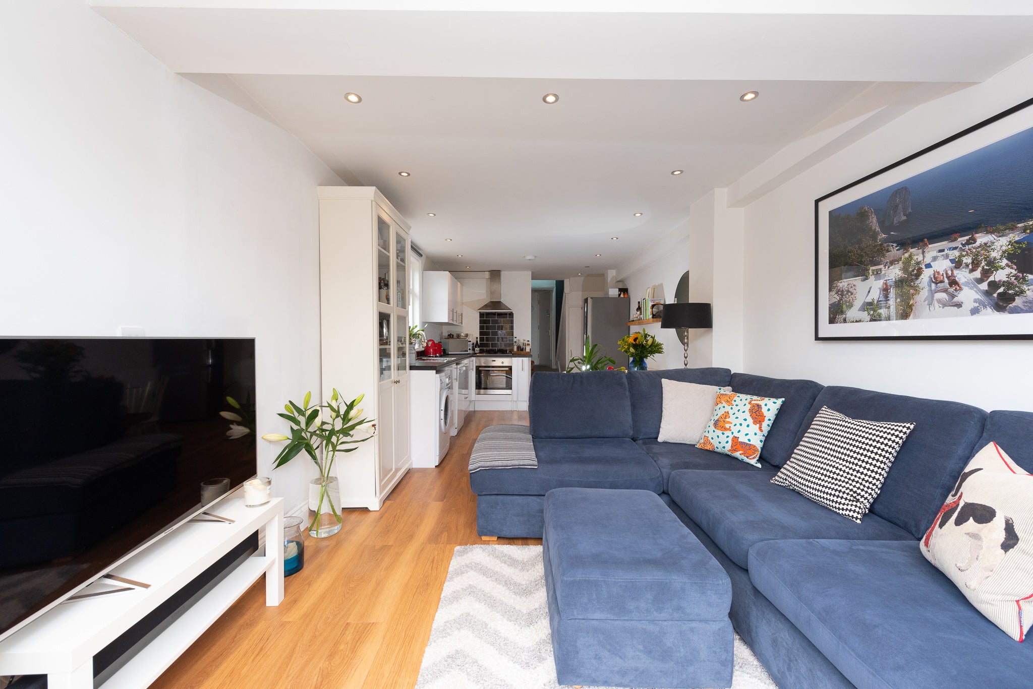 Flat Thurlestone Road in Greater London