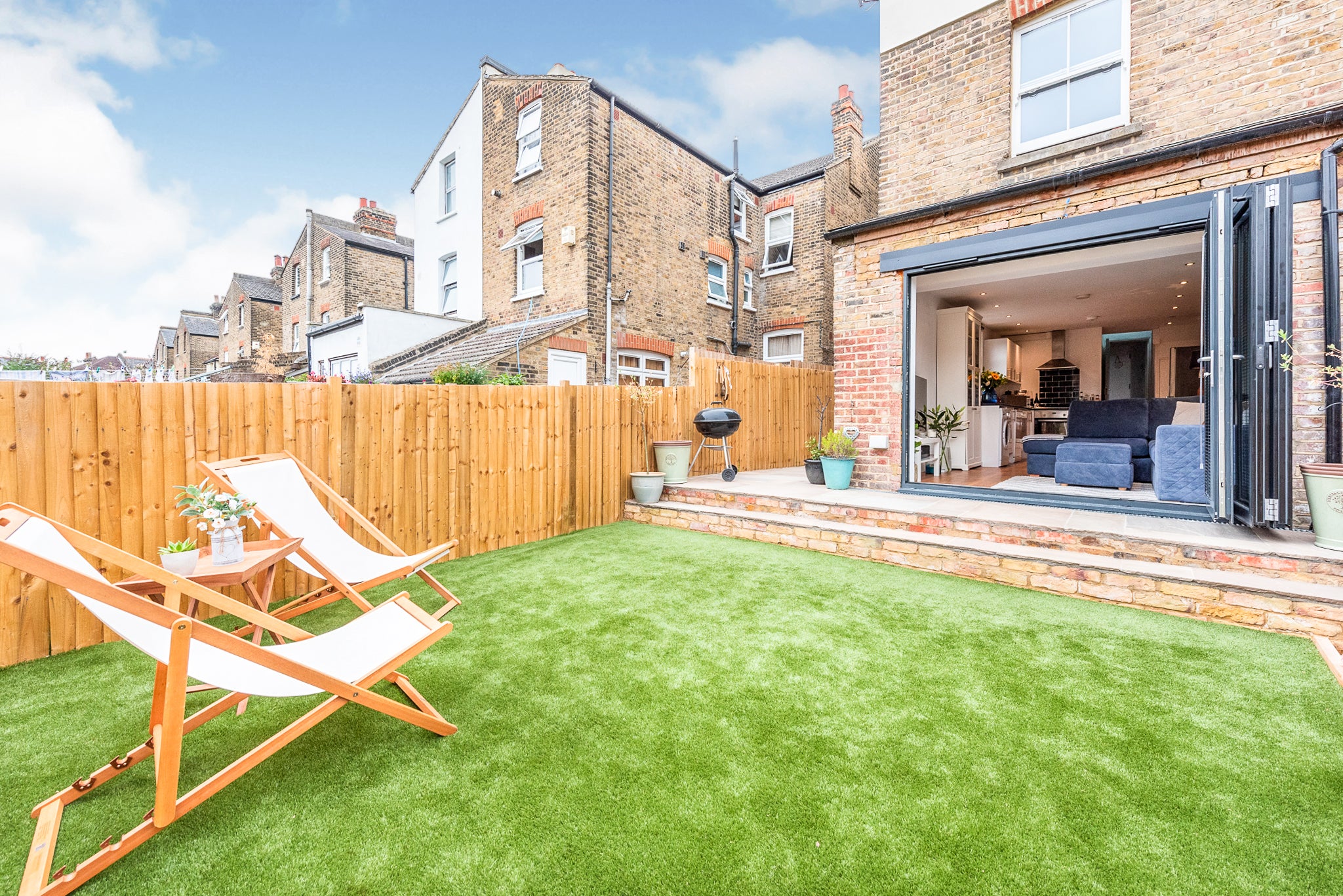 Flat Thurlestone Road in Greater London