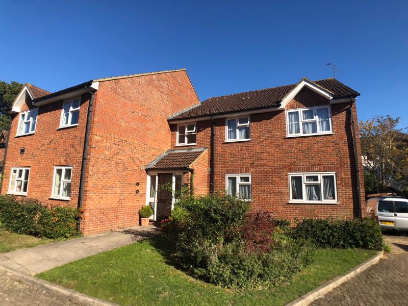 Flat Copperfield Way in Greater London