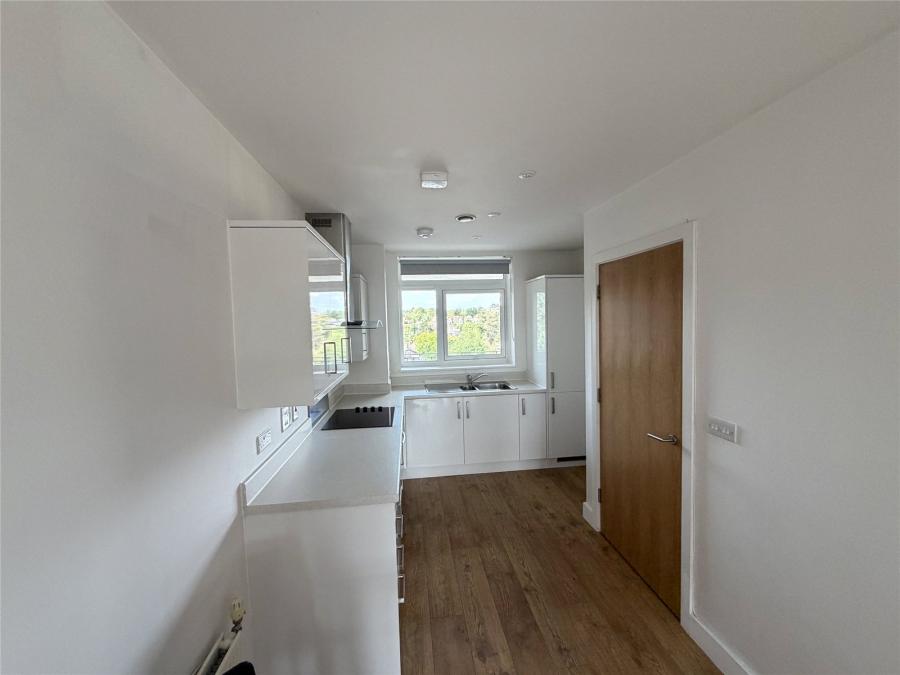 Flat Bowes Road in Greater London