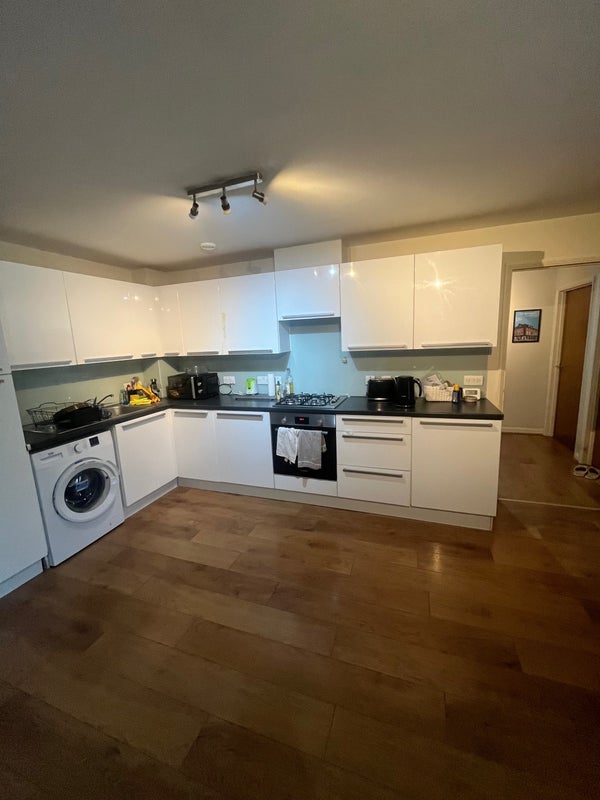 Flat Balham High Road in Greater London