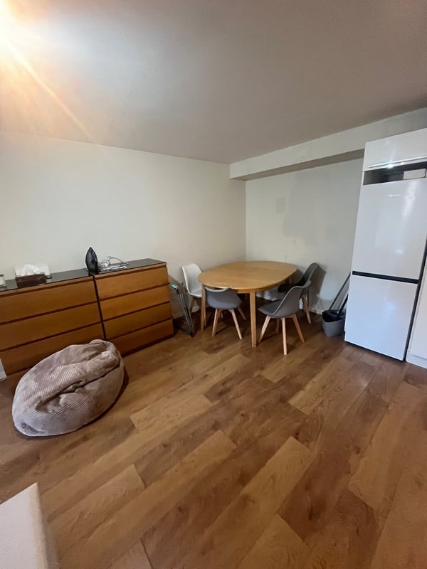 Flat Balham High Road in Greater London
