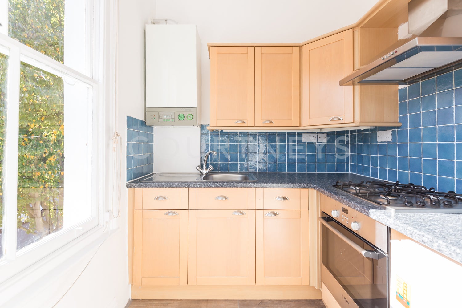 Flat Queen Margaret's Grove in Greater London