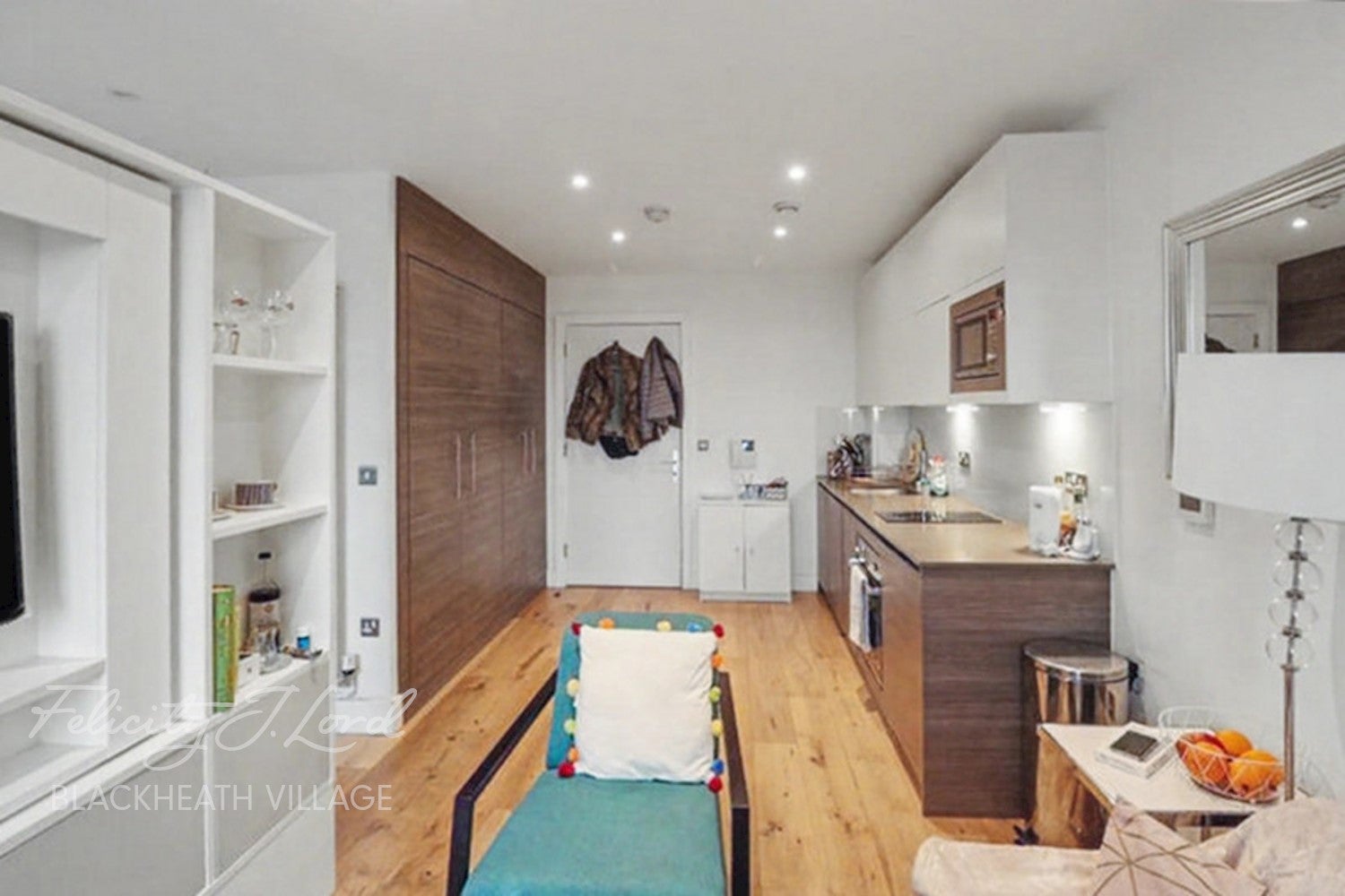 Flat Molesworth Street in Greater London