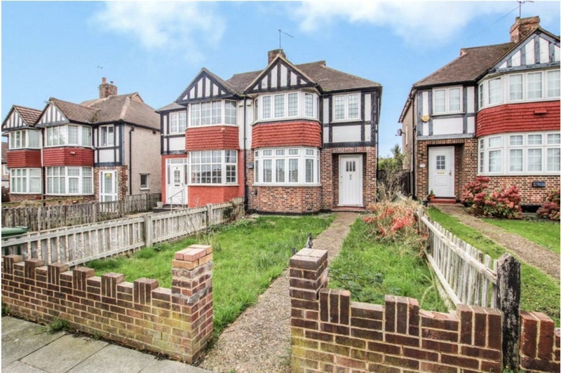 Room East Rochester Way in Greater London